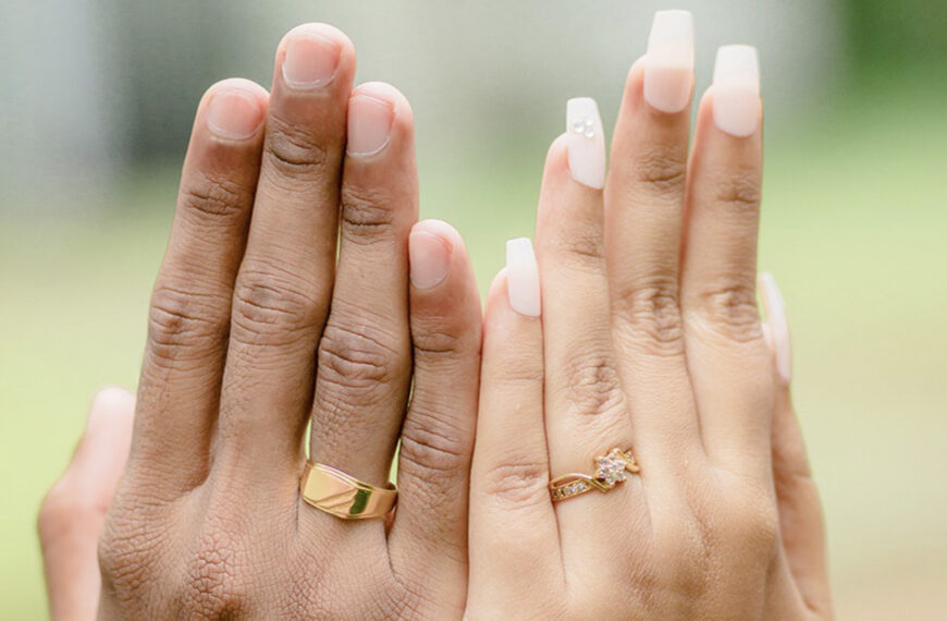 Bride and groom's hands showcasing wedding rings, symbolizing love and marriage in Sri Lankan matrimony, Mangala Yojana, Poruwa.lk | ශ්‍රී ලාංකීය මංගල යෝජනා, and top marriage proposals in Sri Lanka.