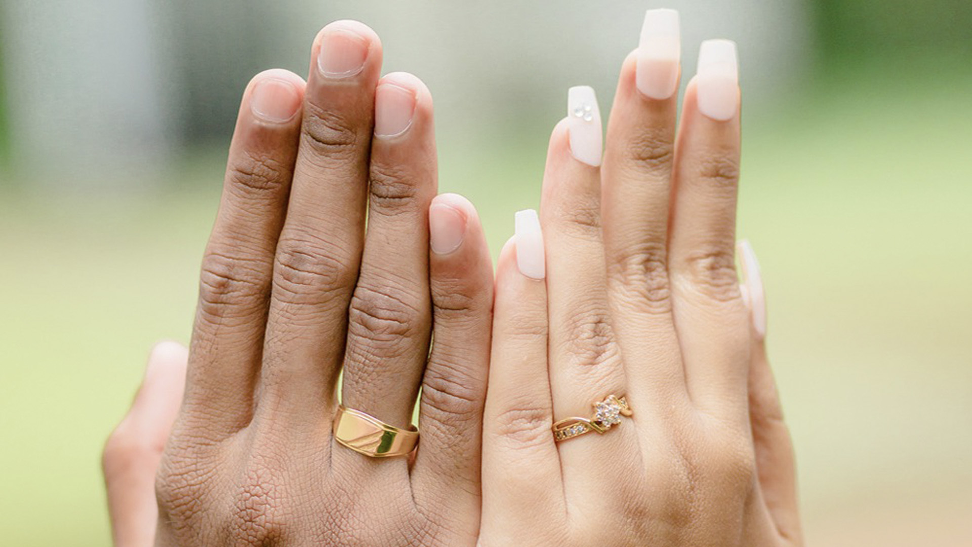 Bride and groom's hands showcasing wedding rings, symbolizing love and marriage in Sri Lankan matrimony, Mangala Yojana, Poruwa.lk | ශ්‍රී ලාංකීය මංගල යෝජනා, and top marriage proposals in Sri Lanka.