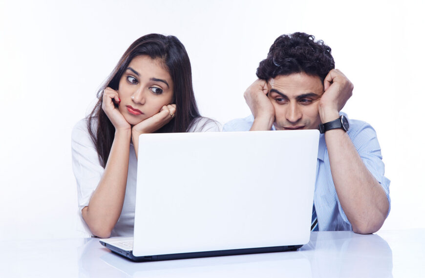 A man and woman sitting together, focused on a laptop in front of them, engaged in a discussion or activity- mangala kinkini, mangala yojana,sri lankan matrimony,sri lankan bride, marriage proposal in sri lanka, Mangala sewaya, Mangala danweem