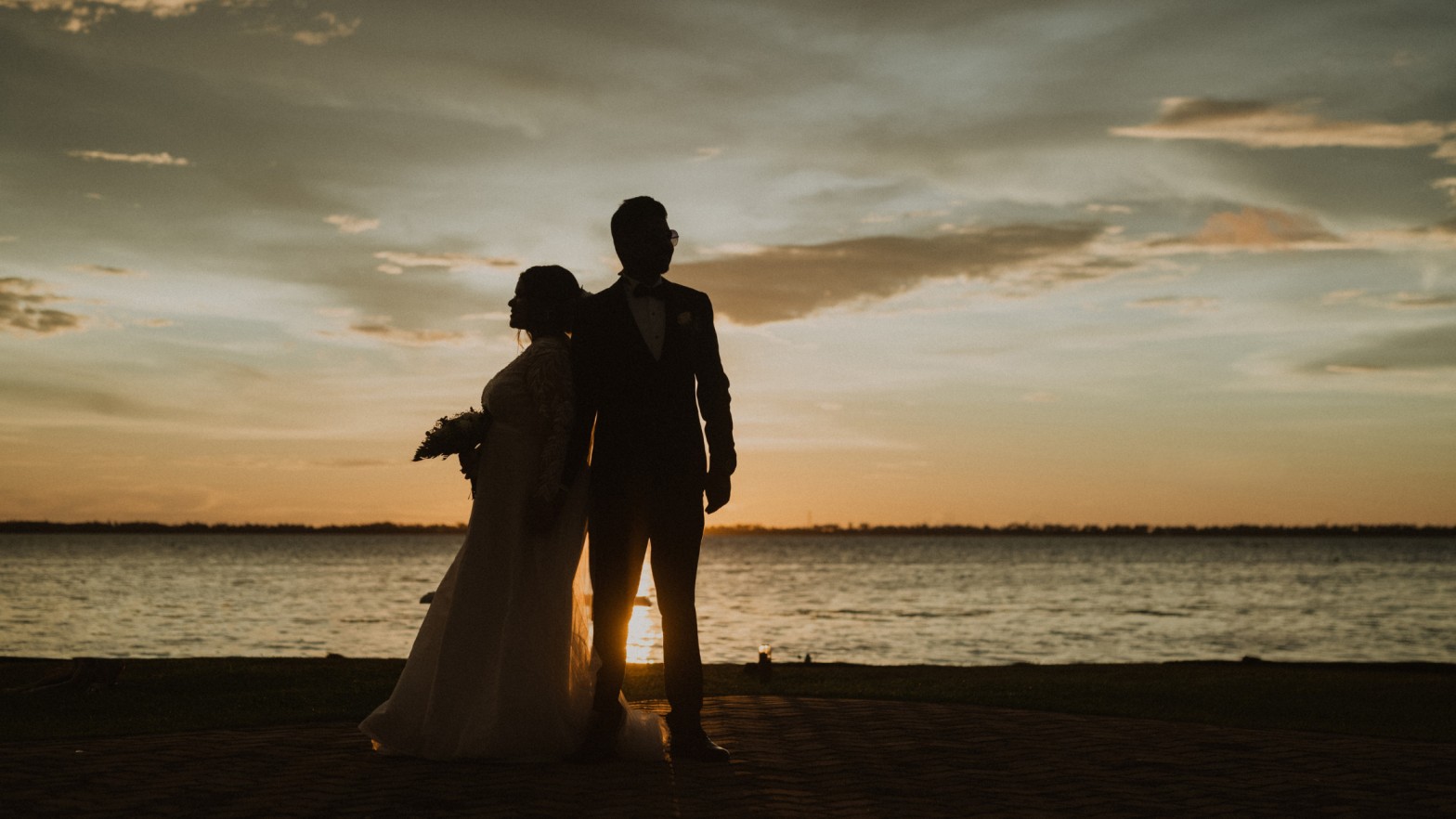 A professional wedding photographer in Orlando, Florida capturing a couple’s romantic moments with a scenic outdoor backdrop, perfect for wedding photography memories, buddhist matrimony, liyathabara marriage proposals in sri lanka