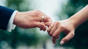 A Sri Lankan couple holding hands and showing wedding rings, symbolizing love, marriage proposals in Sri Lanka, and lifelong commitment, Poruwa.lk.