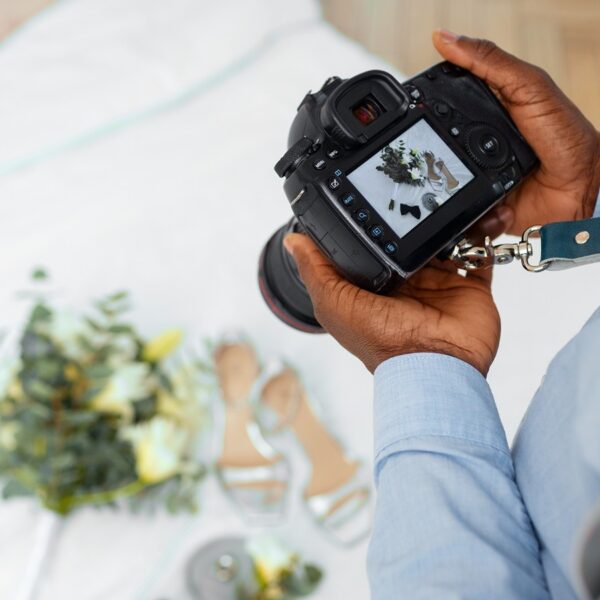 ඔයාගේ වෙඩින් එකට wedding photographer කෙනෙක් තෝරා ගද්දී මේ කරුණු ටික&hellip;