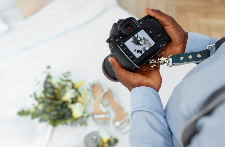 ඔයාගේ වෙඩින් එකට wedding photographer කෙනෙක් තෝරා ගද්දී මේ කරුණු ටික…