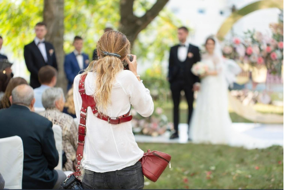 A female wedding photographer capturing emotional moments during a poruwa ceremony, highlighting matrimony Sri Lanka, srilanka matrimony, marriage proposal Sri Lanka, and marriage proposals in Sri Lanka through wedding proposal website traditions including mangala yojana and Lanka brides and grooms.