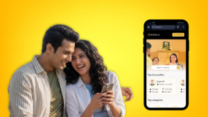 Smiling Sri Lankan couple using Poruwa.lk for online marriage proposals in Sri Lanka and mangala yojana (මංගල යෝජනා